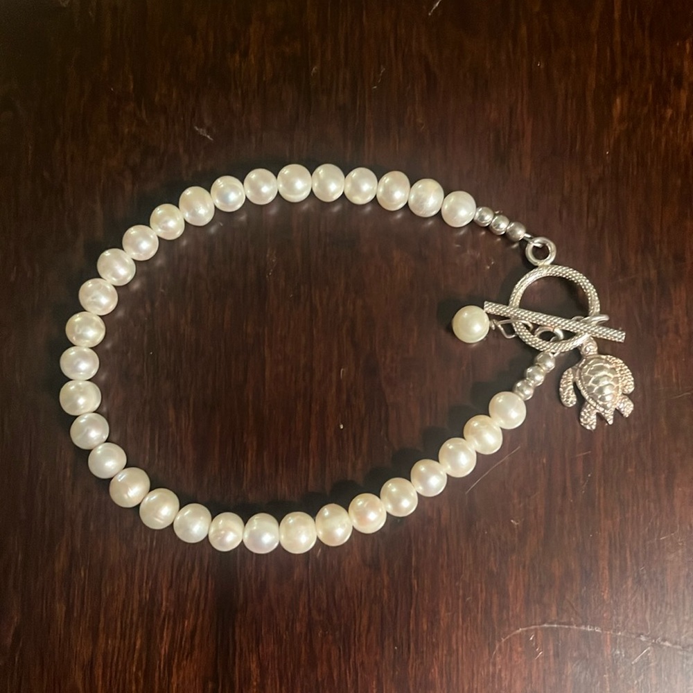 Fire and Ice pearl bracelet with turtle charm and matching earrings.